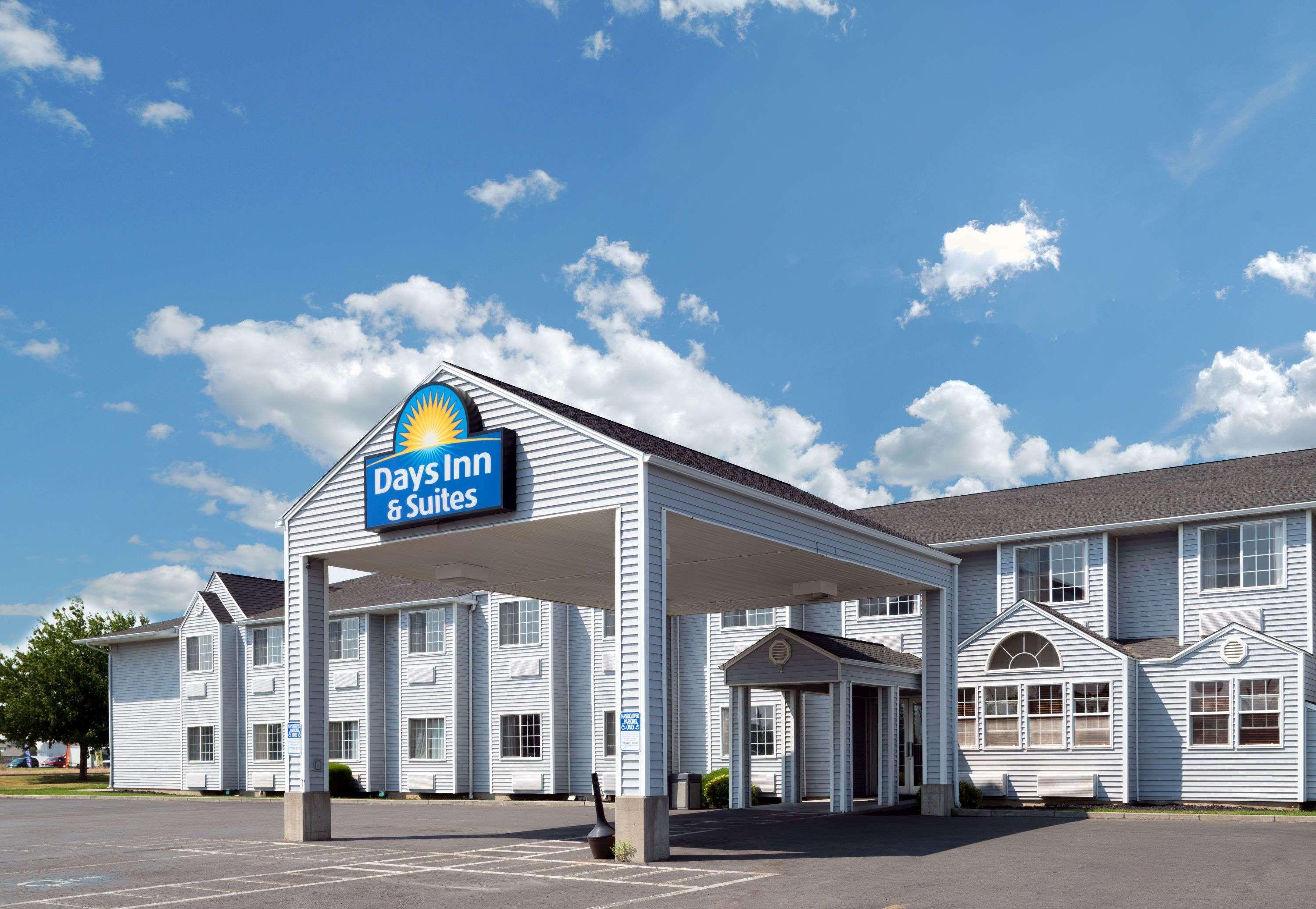 Days Inn & Suites By Wyndham Spokane Airport Еъруей Хайтс Екстериор снимка